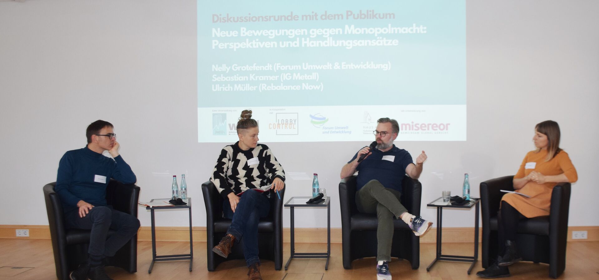 Podiumsdiskussion der Veranstaltung Monopolmacht begrenzen Podiumsdiskussion mit Tina Haupt von WEED und weiteren NGOs zum Thema Monopolmacht begrenzen
